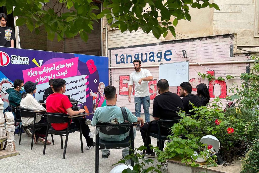 ژیوان، بهترین آموزشگاه گوهردشت برای بحث آزاد زبان انگلیسی